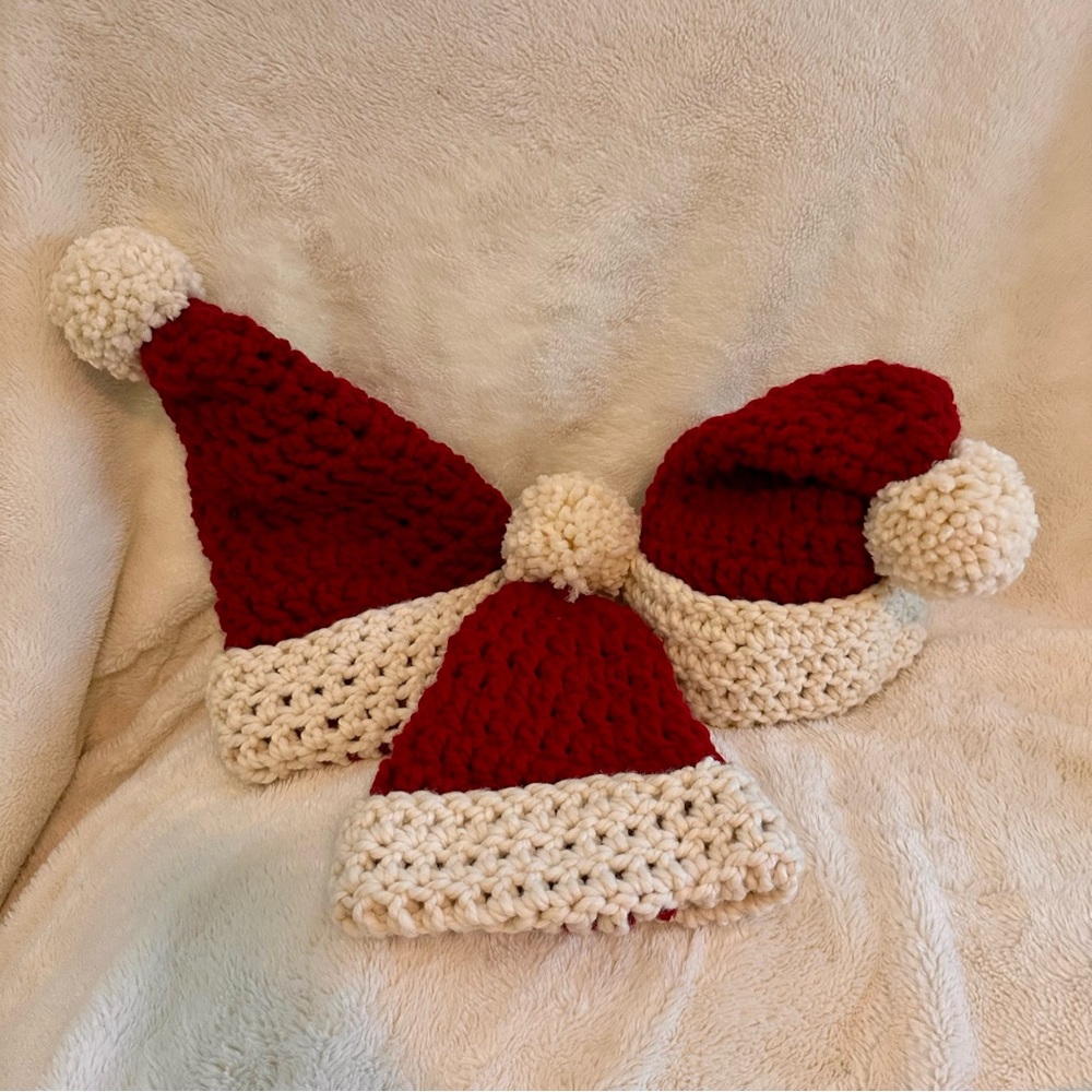 Holiday Santa hats 🎅🏼🧑🏽‍🎄